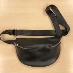 Bossa black, segons ha informat MEININGER Hotel Amsterdam City West mitjançant iLost