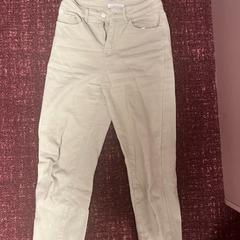 Jeans light olive green jeans, a été signalé par ibis Styles Rotterdam Ahoy utilisant iLost