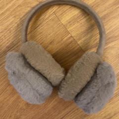 İLost kullanarak GVB tarafından bildirildiği gibi Kulak ısıtıcısı