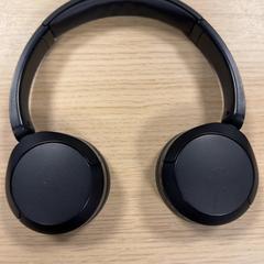 Fejhallgató, amint azt Pathé Amsterdam Noord az iLost segítségével jelentette.