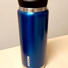 Botella de auga, segundo informou Mövenpick Hotel Amsterdam City Centre usando iLost