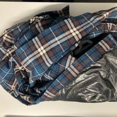 Roupa Blue, como reportado por Vienna House Easy by Wyndham Amsterdam Airport utilizando o iLost