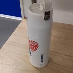 Garrafa, como reportado por IKEA Breda utilizando o iLost
