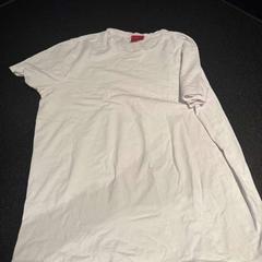 تي شيرت wit، كما تم الإبلاغ عنه بواسطة Hotel Van der Valk Harderwijk op de Veluwe عبر iLost