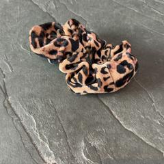Scrunchie Panterprint, jak nahlášeno Pathé Nijmegen pomocí iLost