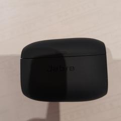 Custodia per airpods bleu marine, come riportato da TCL utilizzando iLost