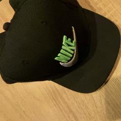 Baseballová čepice, jak nahlášeno Van der Valk Hotel Apeldoorn - De Cantharel pomocí iLost