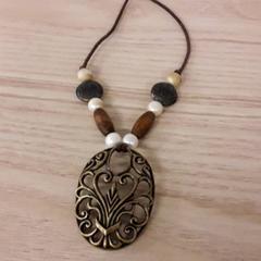 Collier Met parels, a été signalé par IKEA Breda utilisant iLost