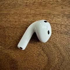 AirPod (1 kant) 4e generatie (denk ik), iLost에 보고됨