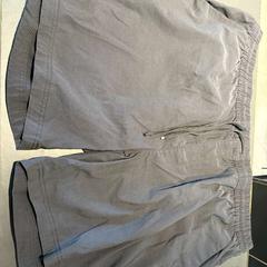 Pantalons curts Black, segons ha informat Conscious Hotel Westerpark mitjançant iLost