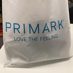 Draagtas Primark met kleding, iLost를 사용하여 Pathé Eindhoven에 보고됨