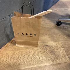 Poltsa Falke, gisa salatu by Designer Outlet Roosendaal iLost erabiliz