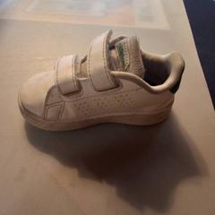 Sapato Enfant pointure 20, como reportado por IKEA Hénin-Beaumont utilizando o iLost