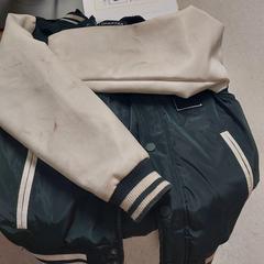 Haurrentzako jaka zwart/wit, gisa salatu by IKEA Hengelo iLost erabiliz