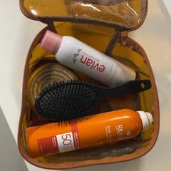 Kozmetikai táska, amint azt Silver Sands Beach az iLost segítségével jelentette.