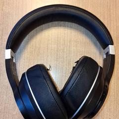 Hoofdtelefoon, segundo informou Qbuzz DMG usando iLost