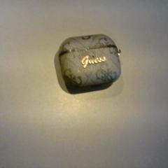 AirPodsケース がiLostで SnowWorld Landgraaf によって報告されました