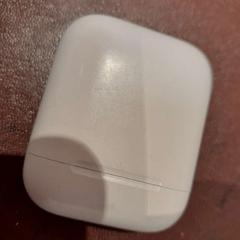 Airpods-deksel, som rapportert av TCL ved bruk av iLost