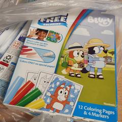 Jostailua, gisa salatu by The Dominican iLost erabiliz