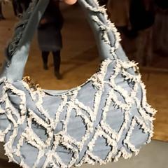 Sac Blauw, a été signalé par Paaspop utilisant iLost