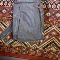 Cool taška Grey, jak nahlášeno KABUL à GoGo / Teatro pomocí iLost