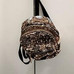 Hátizsák glitter, amint azt Qbuzz GD Groningen HS az iLost segítségével jelentette.