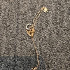 Collier, a été signalé par Ramada by Wyndham Amsterdam Airport Schiphol utilisant iLost