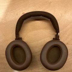 Koptelefoon Bruin, som rapportert av Pathé Utrecht Leidsche Rijn ved bruk av iLost