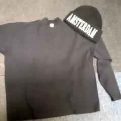 セーター & 帽子 hat がiLostで Mövenpick Hotel Amsterdam City Centre によって報告されました