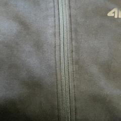 Sweatshirtjacke, a été signalé par Movie Park Germany utilisant iLost
