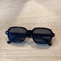 Solglasögon, rapporterat av Poppodium 013 med iLost