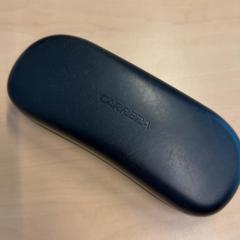 Estuche para lentes con lentes, segundo informou RET usando iLost