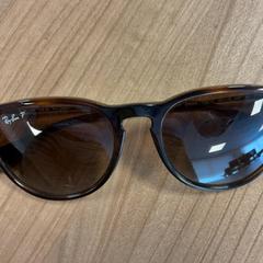 Óculos de sol, como reportado por Connexxion Amstelland-Meerlanden Schiphol Zuid utilizando o iLost