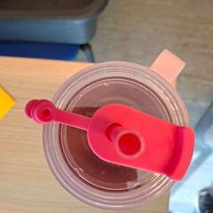 Drinkbeker Roze, zoals gemeld door Regio Antwerpen - Brussel met iLost