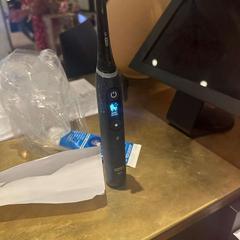 Brosse, a été signalé par Van der Valk Hotel Amsterdam-Amstel utilisant iLost