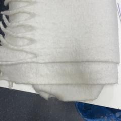 Shawl Wit, as reported by IKEA Amersfoort using iLost