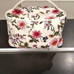 化粧ポーチ がiLostで Breng Nijmegen によって報告されました