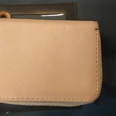 Plånbok - Nour, rapporterat av Regio Limburg - Leuven med iLost