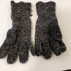 Handschoenen grijs, ha sido reportado por Centraal magazijn con iLost