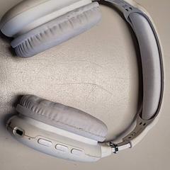Auriculares, ha sido reportado por Connexxion Haarlem IJmond con iLost