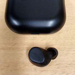 Airpod Zwart, jak nahlášeno Qbuzz GD Groningen Peizerweg pomocí iLost