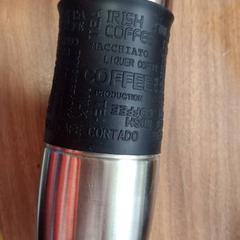 Kávový šálek, jak nahlášeno Qbuzz DMG pomocí iLost