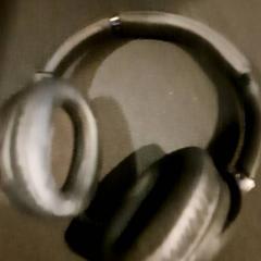 Sluchátka, jak nahlášeno TivoliVredenburg pomocí iLost