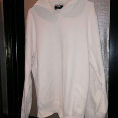 Svetr white, jak nahlášeno The Dominican pomocí iLost