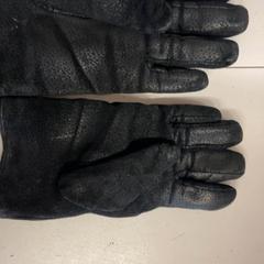 Gloves, as reported by GVB using iLost
