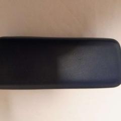 Étui à lunettes bleu marine, a été signalé par TCL utilisant iLost