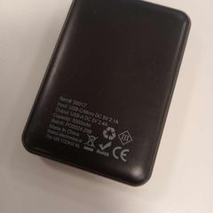 Powerbank Zwarte powerbank vierkant, rapporterat av HU Amersfoort med iLost