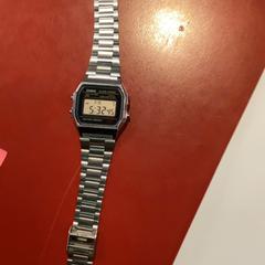 Rellotge Silver, segons ha informat MEININGER Hotel Berlin Alexanderplatz mitjançant iLost