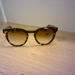 Solglasögon donkerbruin, ace & tate, rapporterat av Bobbejaanland med iLost