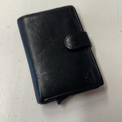 Titulaire de la carte Bwatou, a été signalé par GVB utilisant iLost